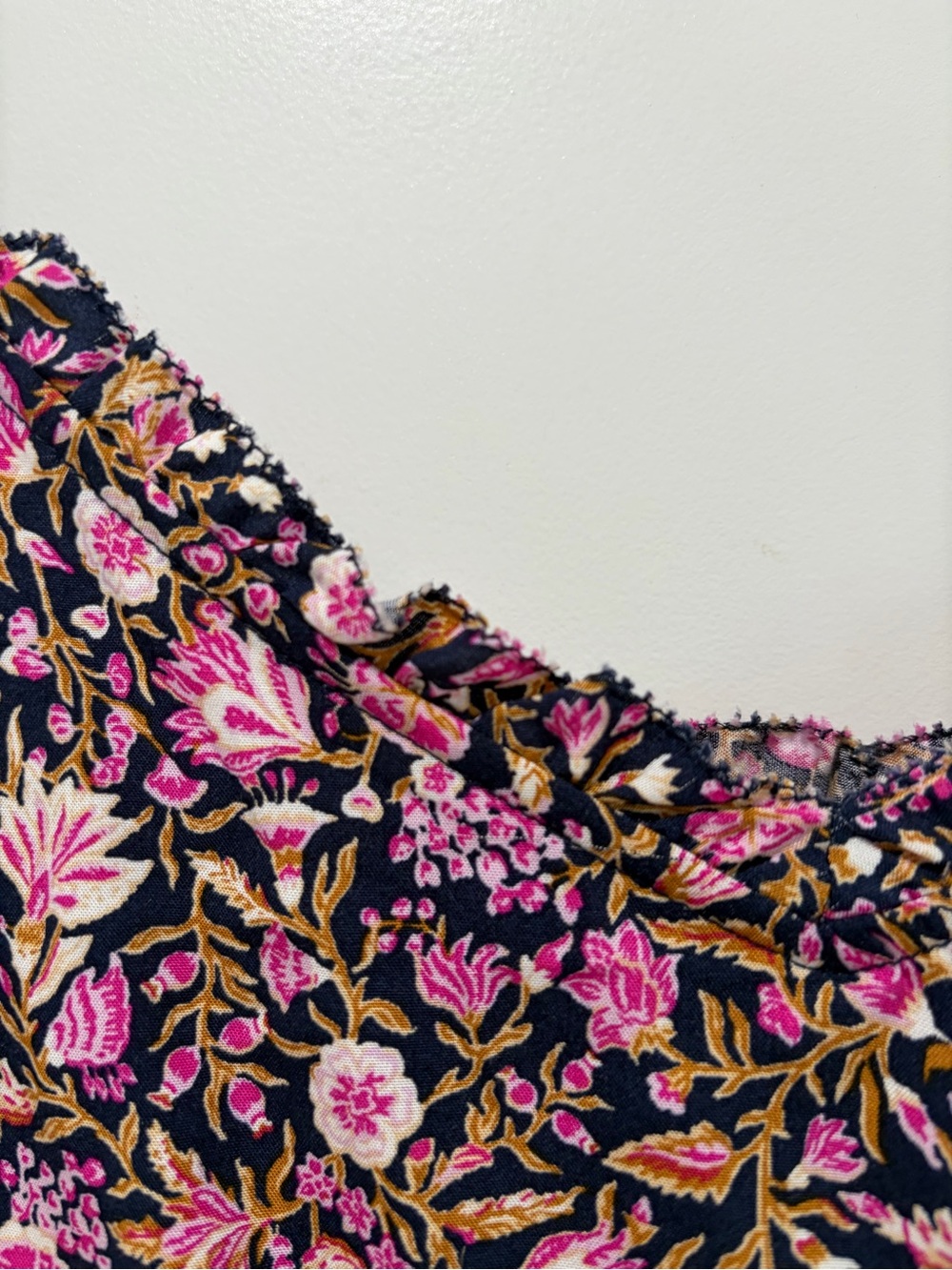 Old Navy NWT size Medium Floral Ruffle Trim Tank Top Cami Navy Pink Rayon - Picture 3 of 11